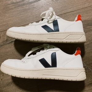 Womens veja shoes size 7